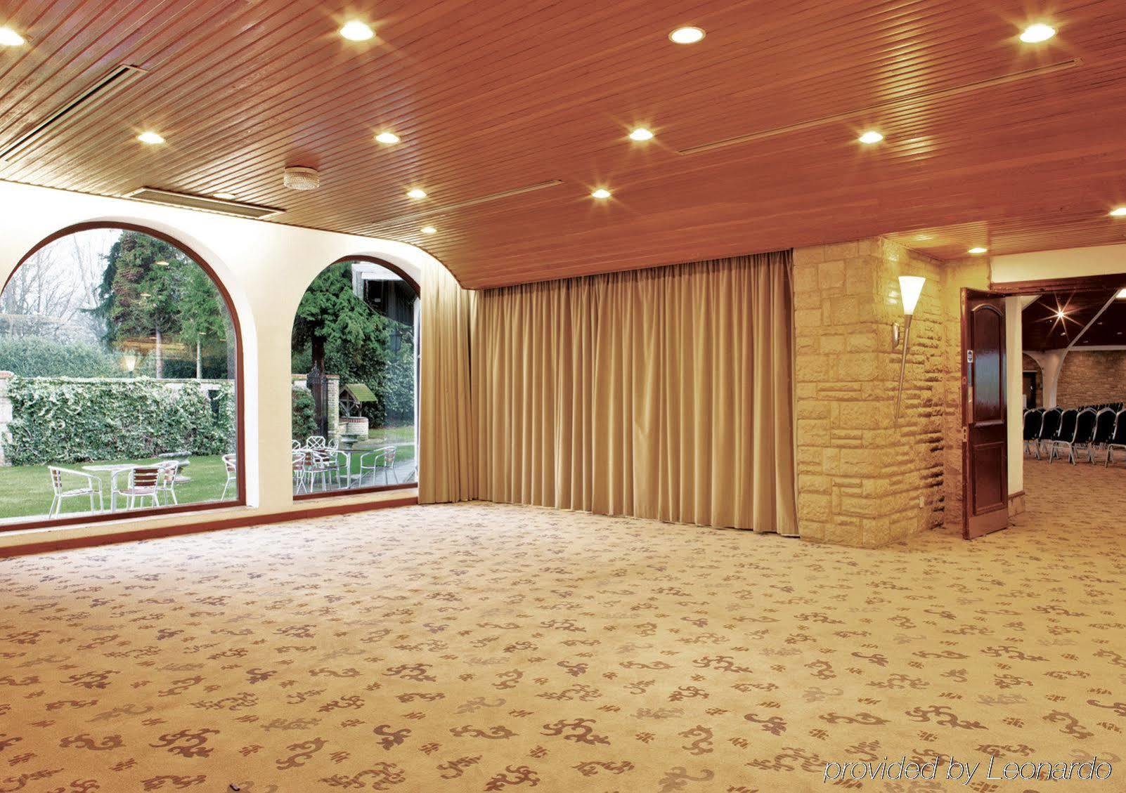 Copthorne Effingham Gatwick Hotel Ανέσεις φωτογραφία
