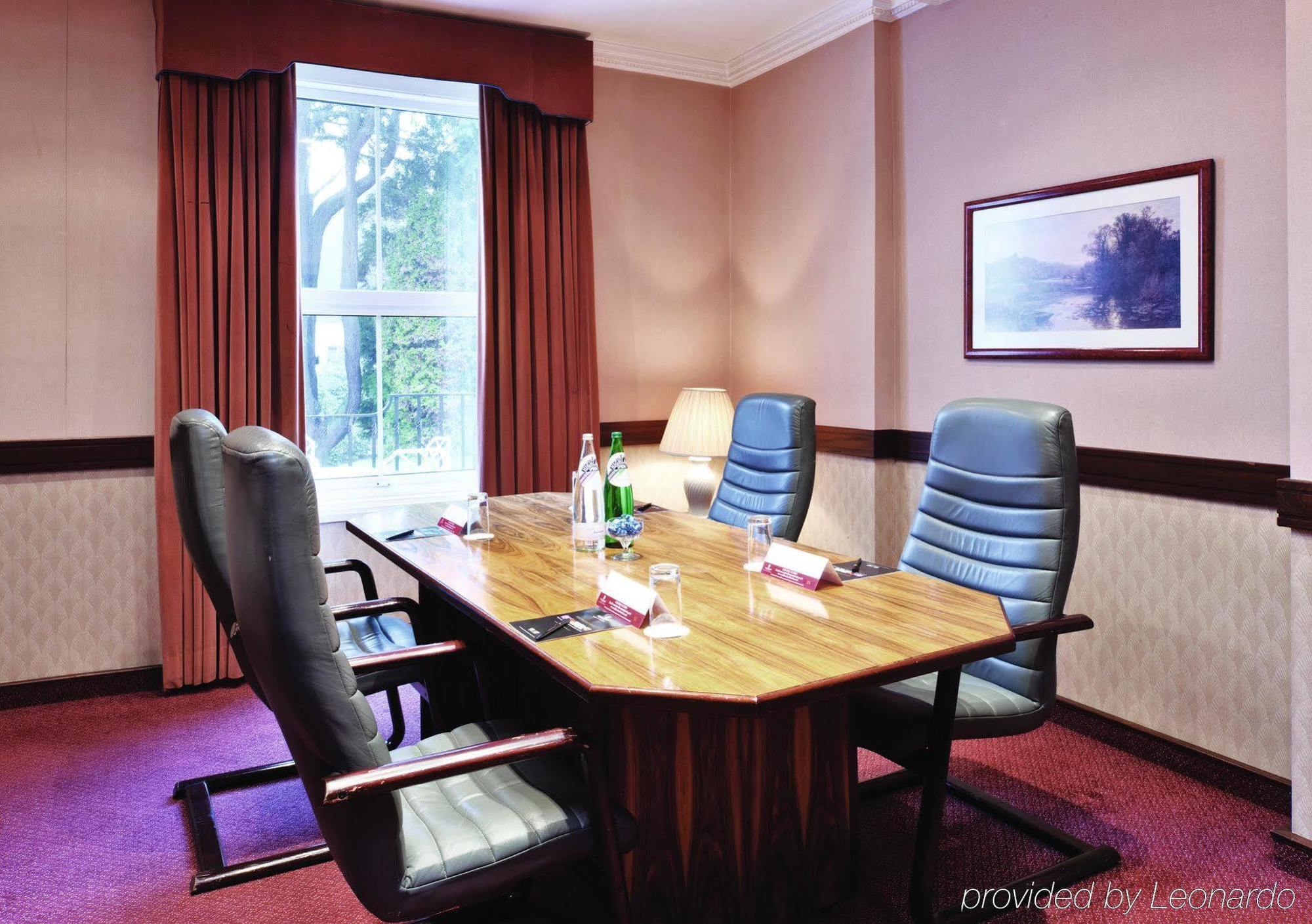 Copthorne Effingham Gatwick Hotel Επιχειρήσεις φωτογραφία